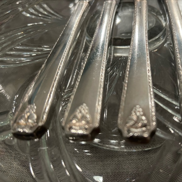 Silver Plated Oneida Prestige Knives set of 4 | Vintage Mid-Century Silverware - Picture 2 of 4